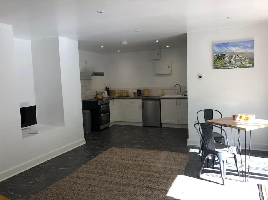 Sharp Tor Riverside Studio Apartment Плимът Екстериор снимка